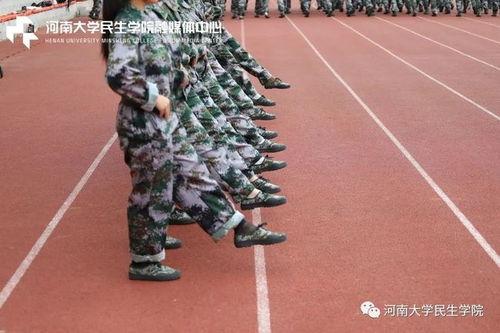 娱乐吃瓜酱军训